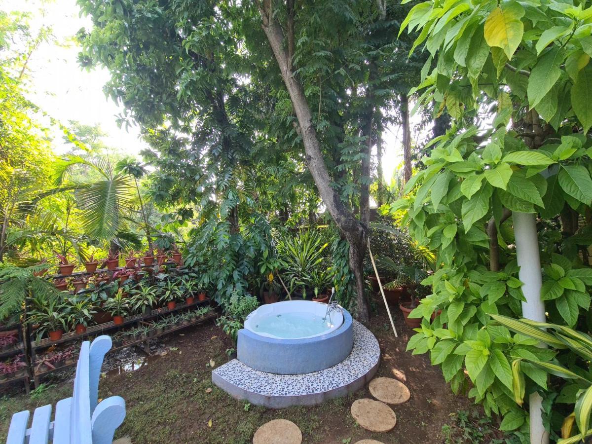 Peace Lily Cottage Карджат Екстер'єр фото
